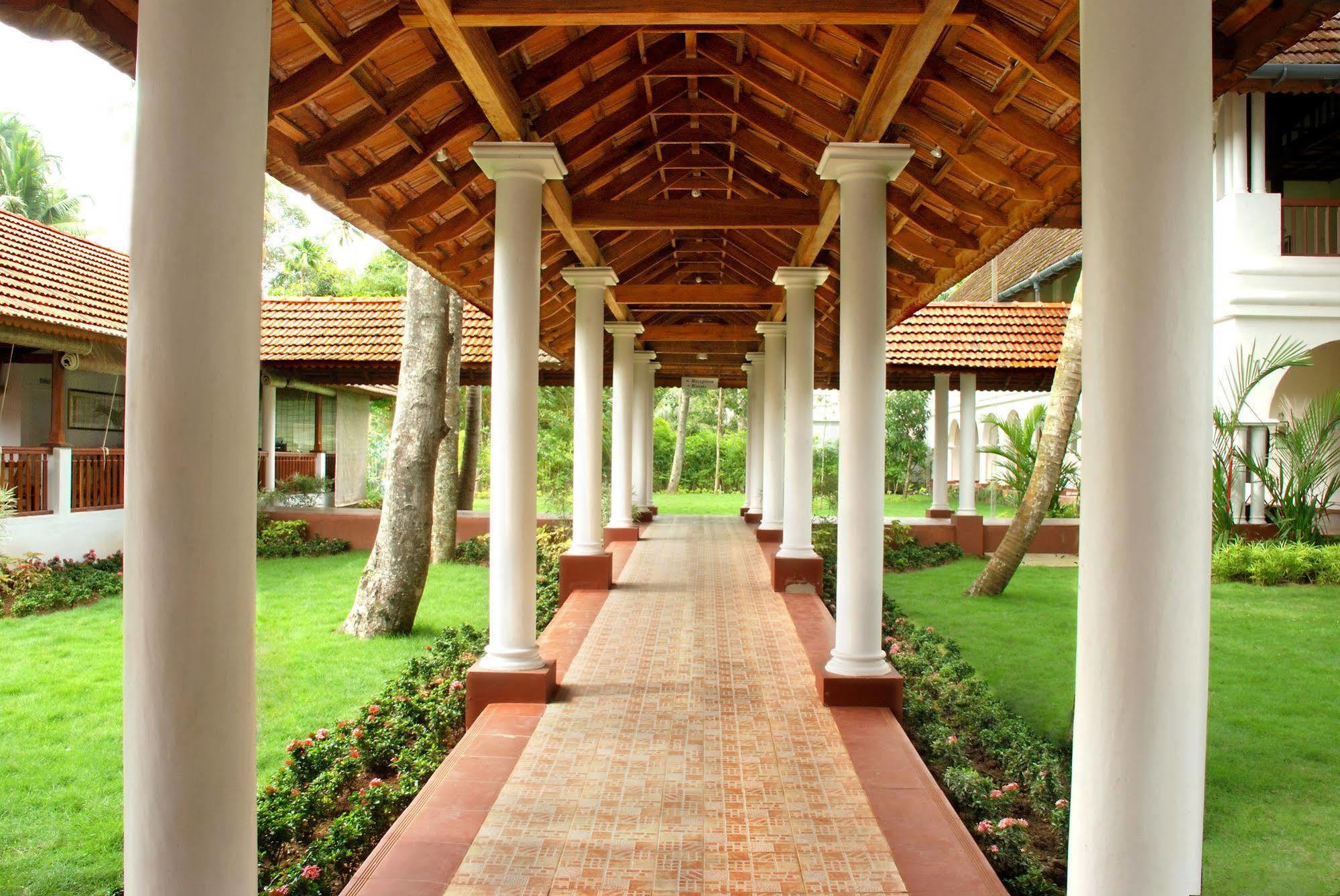 Lemon Tree Vembanad Lake Resort, Kerala Alappuzha Eksteriør bilde